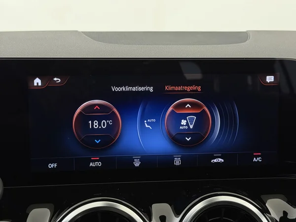MERCEDES GLA 250 (2022) — foto 18 van 32