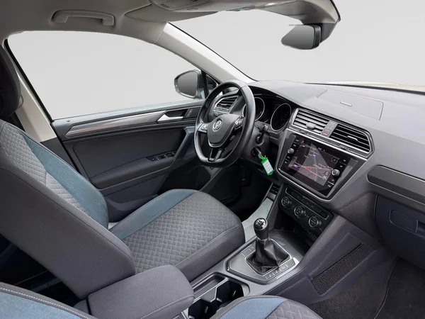 VOLKSWAGEN Tiguan (2020) — foto 19 van 24