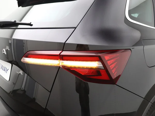 SKODA Karoq (2023) — foto 14 van 17