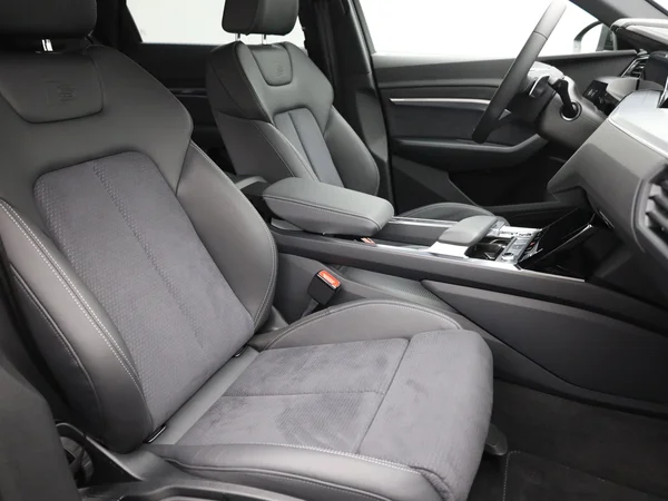 AUDI Q8 e-tron Sportback (2025) — foto 17 van 24