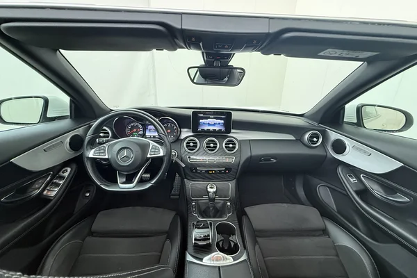 Mercedes-Benz C-Class Cabriolet (A205) (2018) — foto 25 van 25