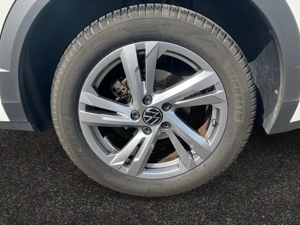 VOLKSWAGEN T-Roc (2023) — foto 9 van 24
