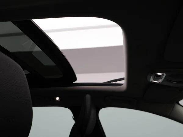 VOLVO V60 (2019) — foto 3 van 27