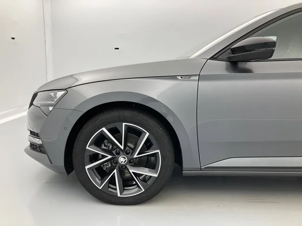 SKODA Superb Combi (2023) — foto 24 van 31