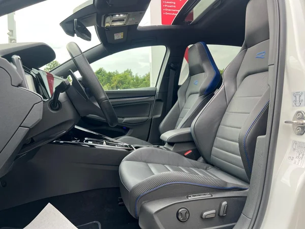 VOLKSWAGEN Golf VIII R (2023) — foto 3 van 24