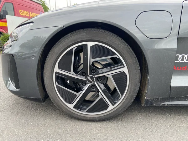 AUDI E-tron GT (2023) — foto 30 van 37