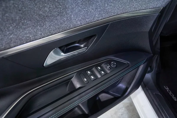 Peugeot 3008 PHEV (2023) — foto 9 van 54