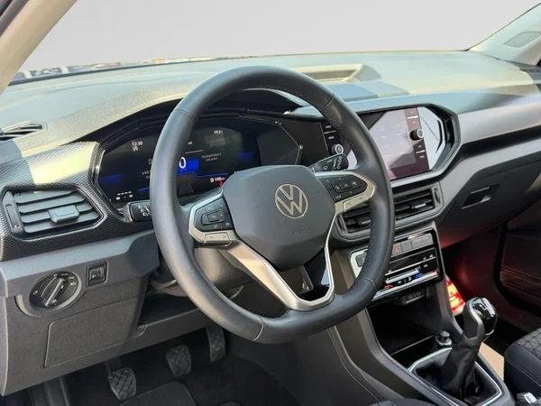 VOLKSWAGEN T-Cross (2023) — foto 13 van 20