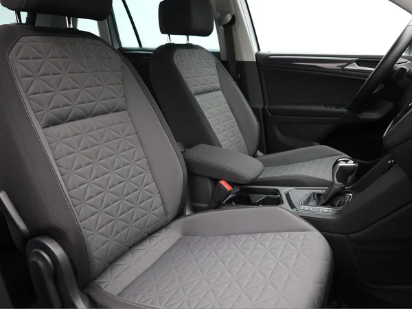 VOLKSWAGEN Tiguan (2021) — foto 16 van 21