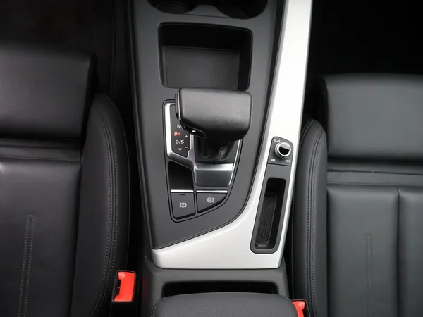 Audi A4 (2023) — foto 23 van 26