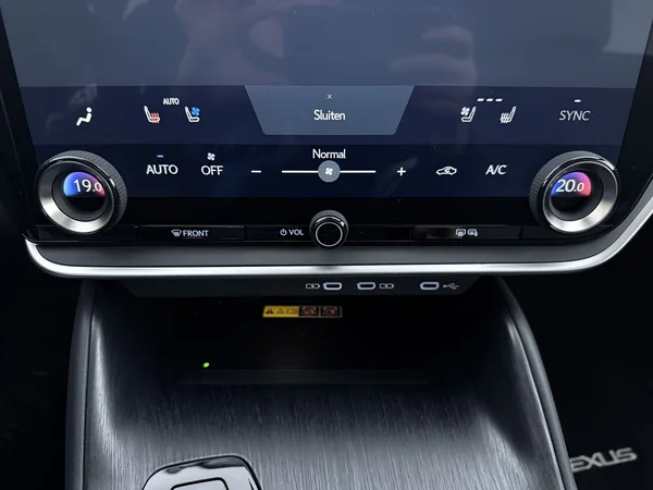 LEXUS RZ (2025) — foto 17 van 33