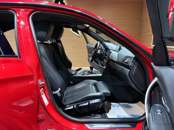 Bmw 320 (2015) — foto 8 van 23
