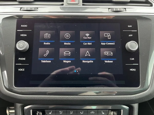 VOLKSWAGEN Tiguan (2019) — foto 3 van 22