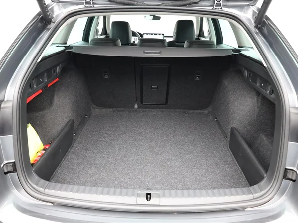 SKODA Octavia Combi (2024) — foto 2 van 20