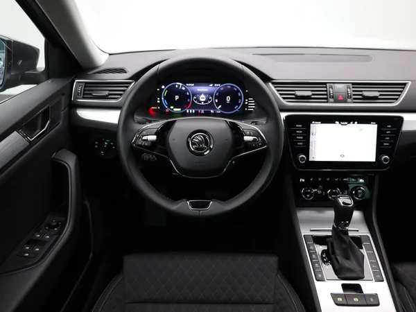 SKODA Superb Combi (2024) — foto 9 van 24