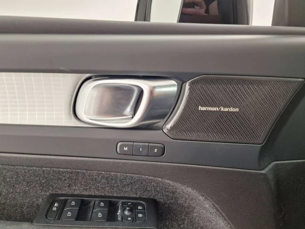 Volvo XC40 (2023) — foto 15 van 16