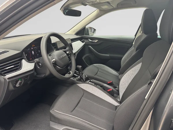 SKODA Kamiq (2025) — foto 8 van 16