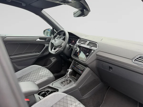 VOLKSWAGEN Tiguan (2023) — foto 17 van 23