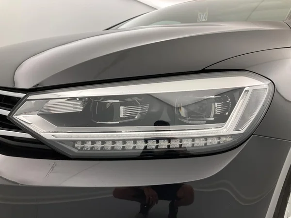 VOLKSWAGEN Touran (2020) — foto 6 van 31