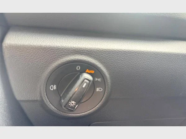 Volkswagen T-Roc (2023) — foto 7 van 24