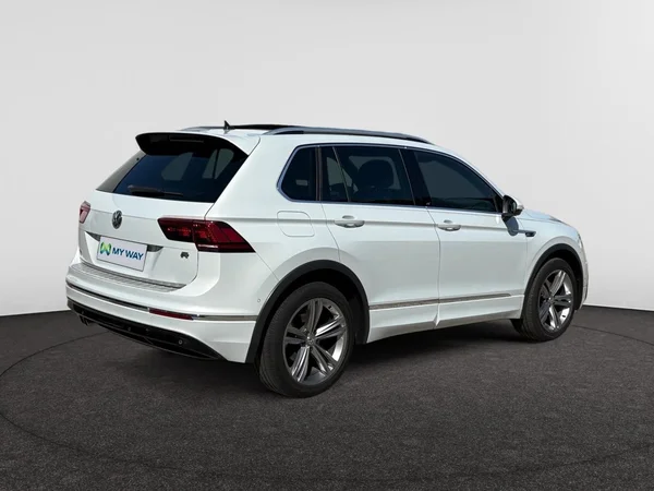 VOLKSWAGEN Tiguan (2018) — foto 15 van 20