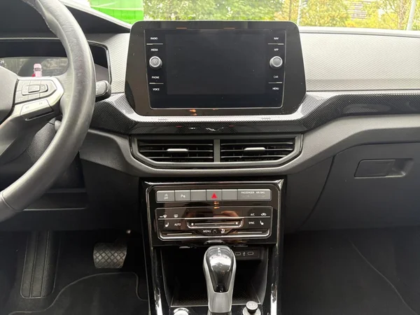 VOLKSWAGEN T-Cross (2024) — foto 3 van 24