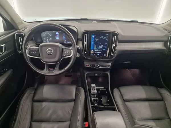 Volvo XC40 (2021) — foto 13 van 17