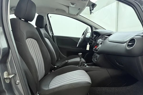 Fiat Punto (2017) — foto 37 van 39