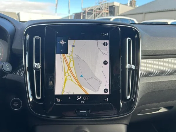 VOLVO XC40 (2018) — foto 8 van 32