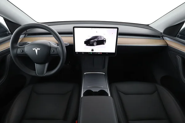 Tesla Model (2024) — foto 3 van 16