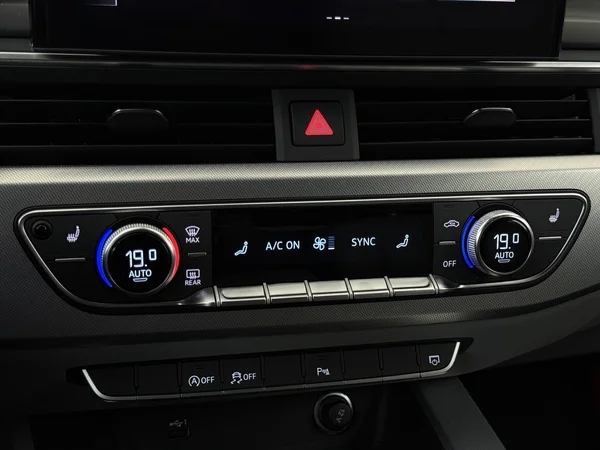 AUDI A4 (2022) — foto 18 van 30