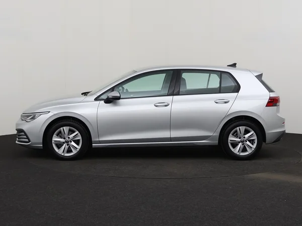 VOLKSWAGEN Golf (2024) — foto 12 van 28