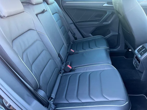 VOLKSWAGEN Tiguan (2023) — foto 11 van 21