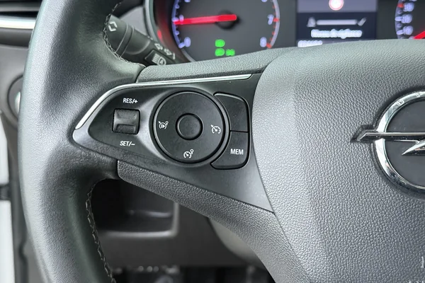 Opel Crossland (2023) — foto 6 van 19