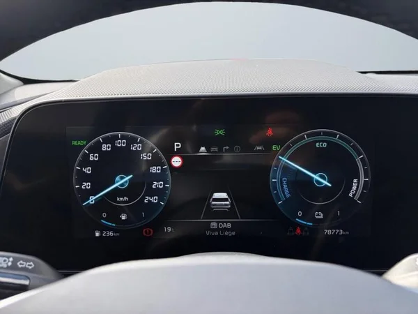 KIA Niro HEV (2022) — foto 6 van 23