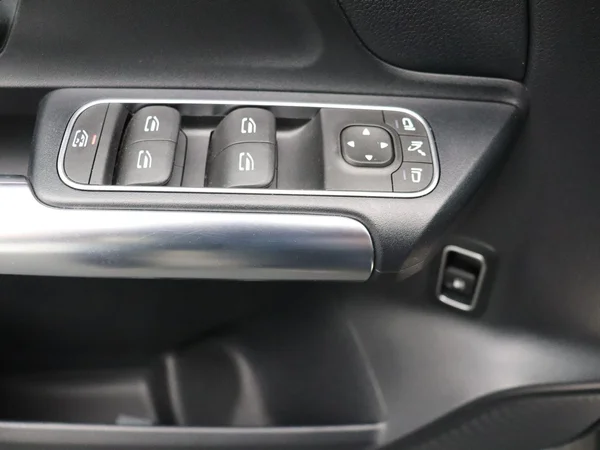 Mercedes-Benz GLA (2022) — foto 23 van 24