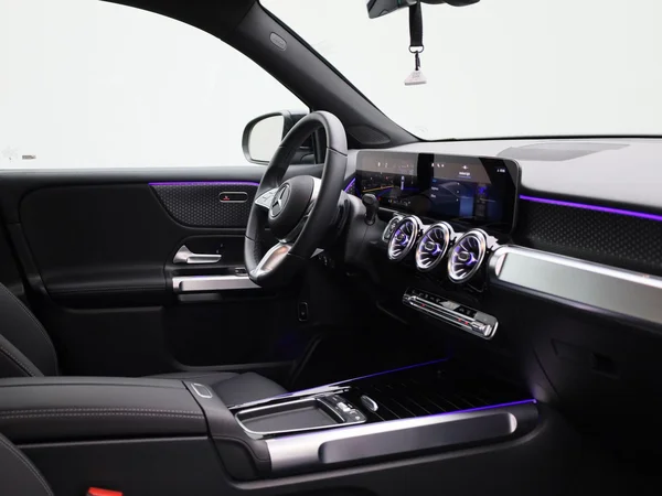 Mercedes-Benz GLB (2025) — foto 33 van 50