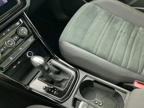 VOLKSWAGEN Touran (2020) — foto 2 van 31