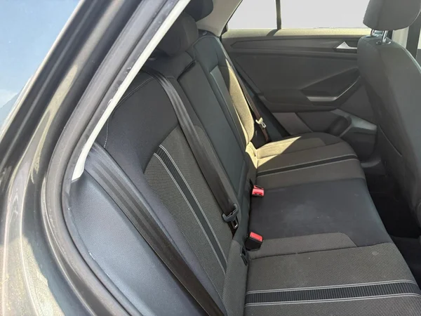 VOLKSWAGEN T-Roc (2018) — foto 10 van 24