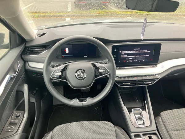 SKODA Octavia Combi (2024) — foto 8 van 25