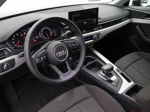 Audi A4 (2024) — foto 2 van 28