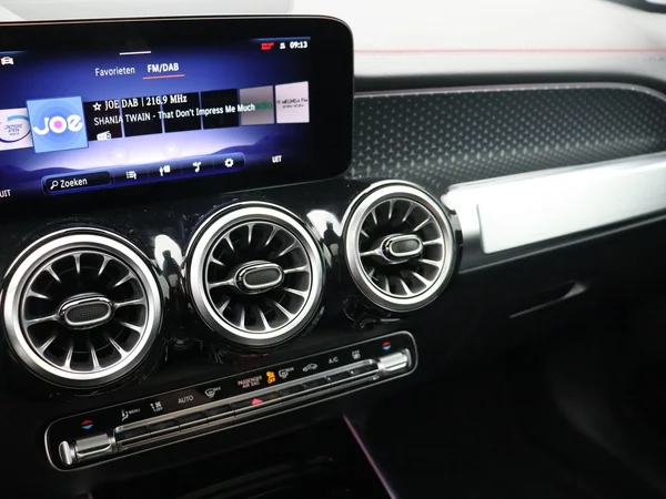 Mercedes-Benz EQB (2026) — foto 4 van 27