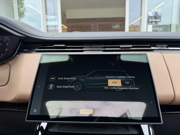 Land Rover Range Rover Sport (2023) — foto 14 van 40