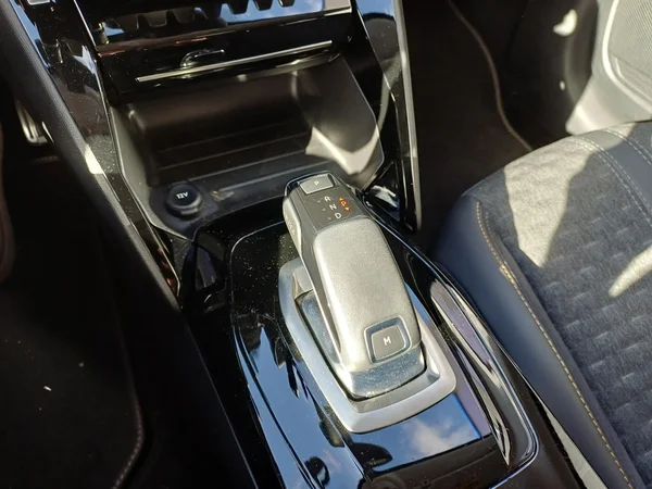 Peugeot 208 (2021) — foto 3 van 16