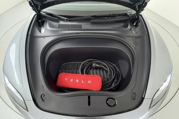 Tesla Model 3 (2025) — foto 13 van 30
