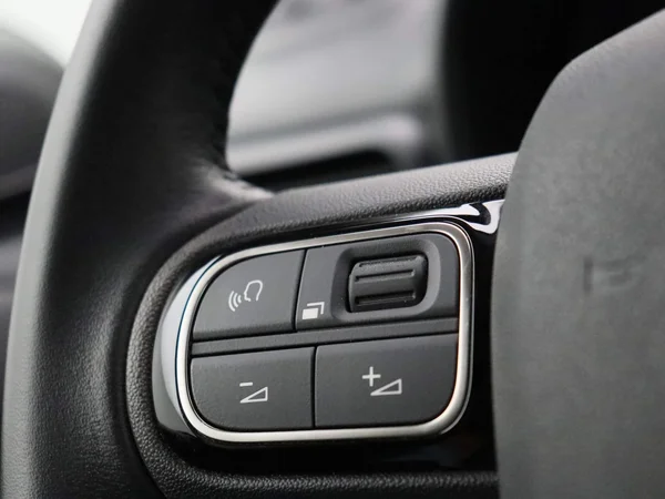Fiat Doblò (2023) — foto 17 van 39