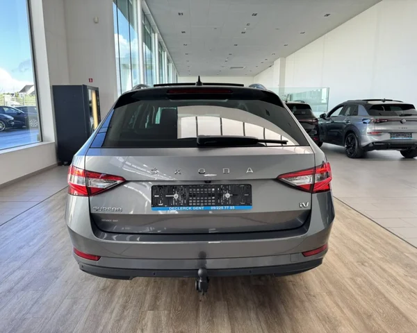 Skoda Superb (2022) — foto 30 van 30