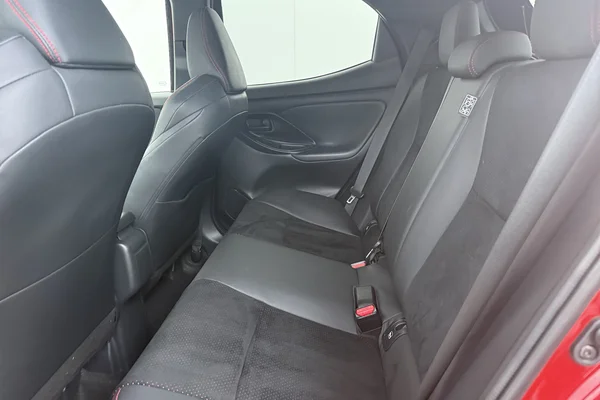 Toyota Yaris Hybrid (HEV) (2023) — foto 20 van 21
