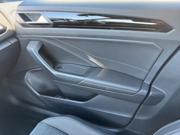 VOLKSWAGEN T-Roc (2023) — foto 9 van 24