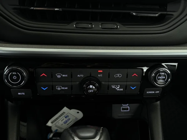 JEEP Compass (2024) — foto 18 van 29